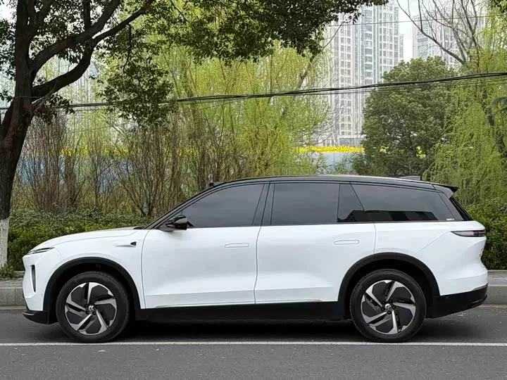 NIO ES8