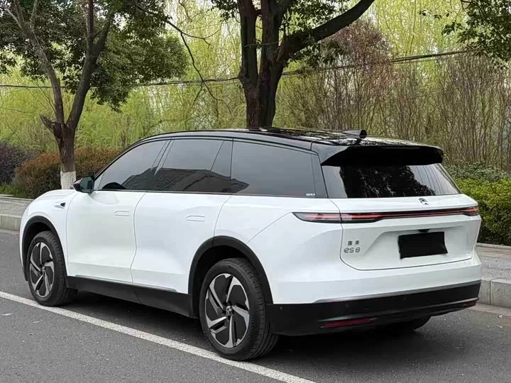 NIO ES8