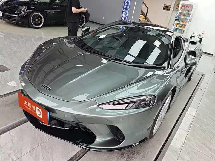 McLaren GT