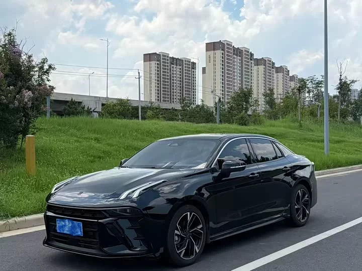 Lynk & Co 03
