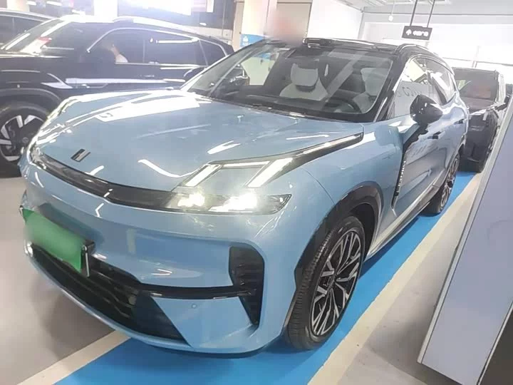 Lynk & Co 08 EM-P