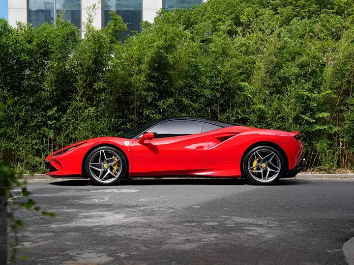 ferrari F8