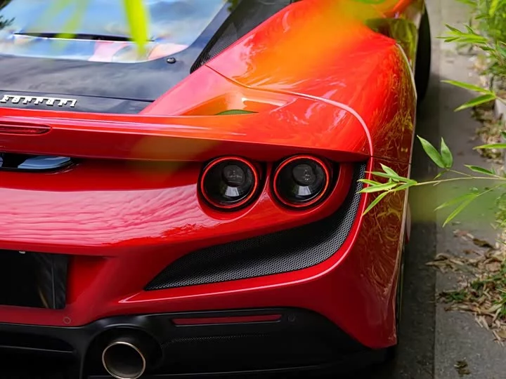 ferrari F8