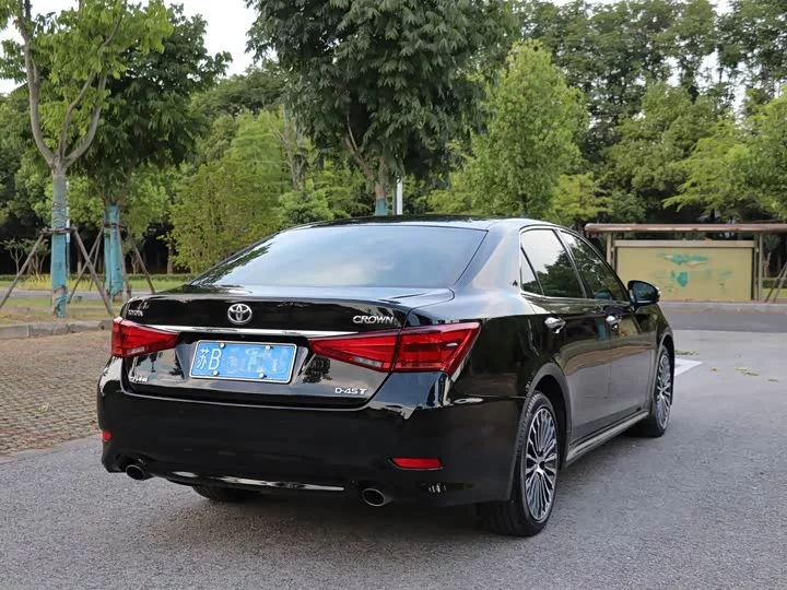 Toyota crown