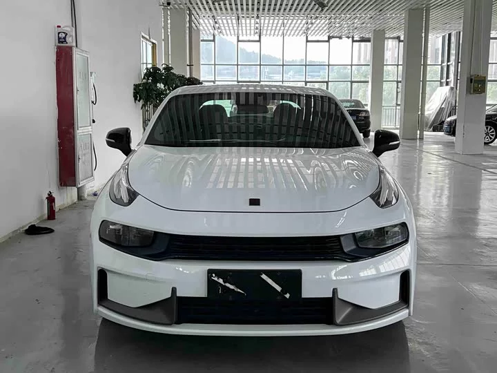 Lynk & Co 03