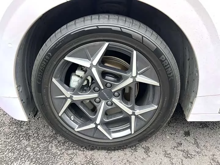 Lynk & Co Z20