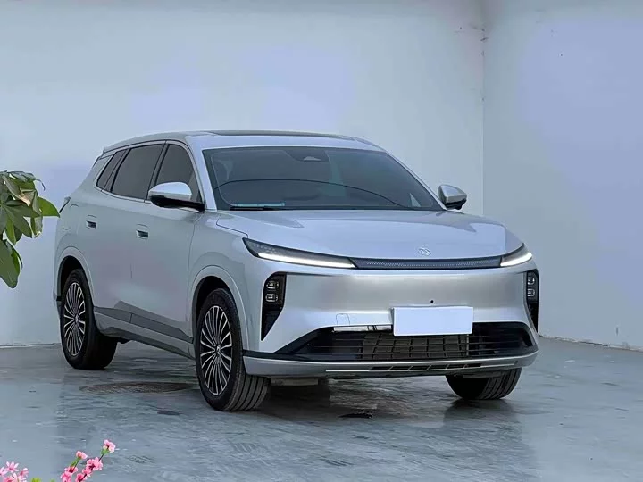 Dongfeng L8