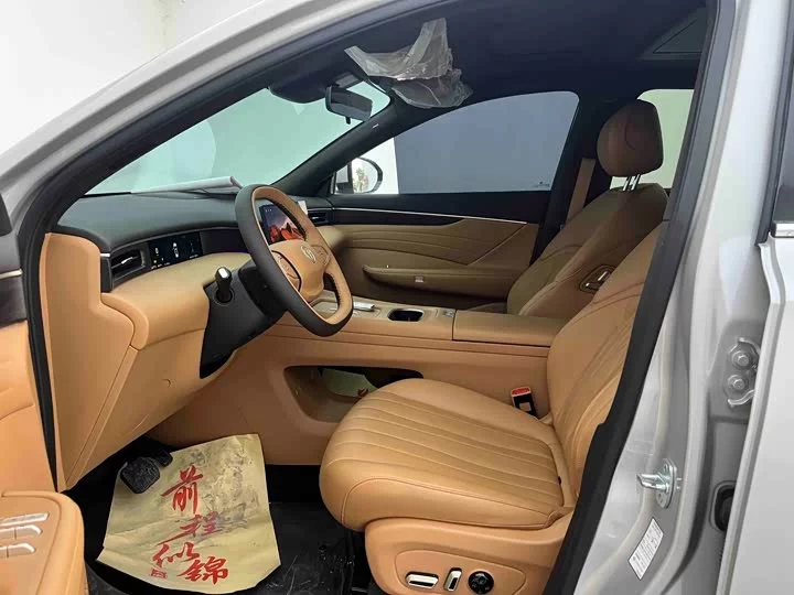 Dongfeng L8