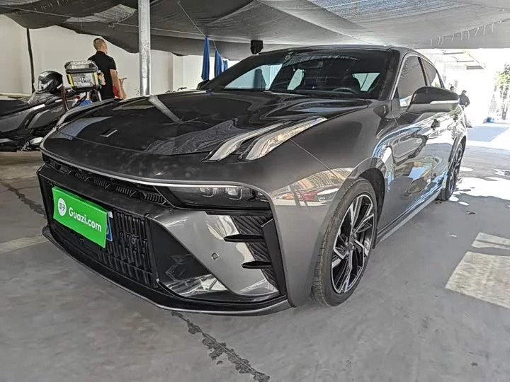 Lynk & Co 03