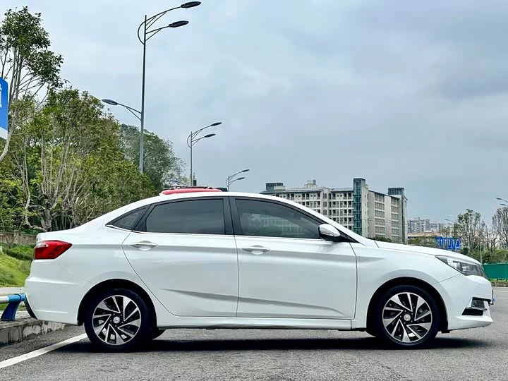 Changan Yuexiang V7