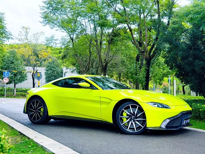 Aston Martin V8 Vantage