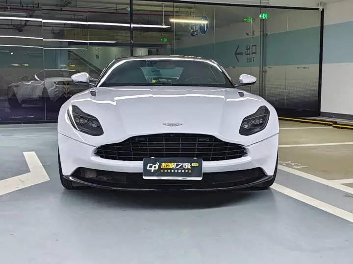 Aston Martin DB11