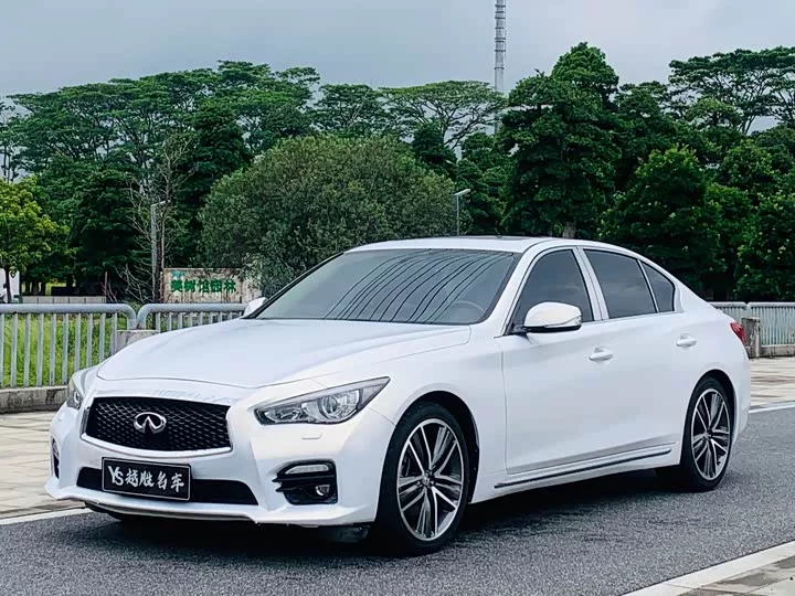 Infiniti Q50L