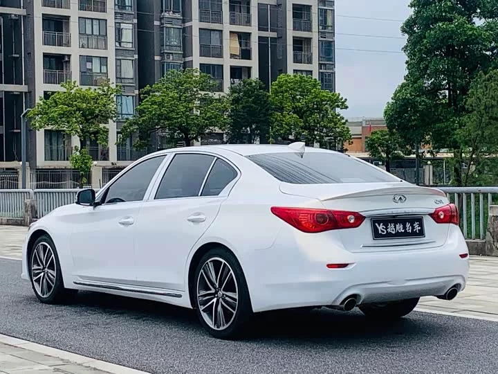Infiniti Q50L