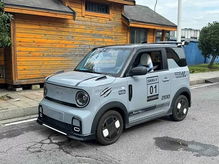 Geely panda