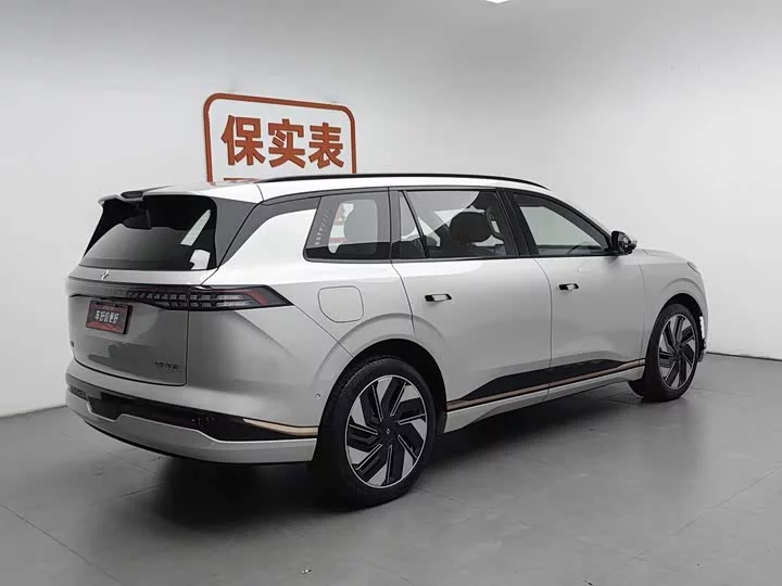 Dongfeng eπ008