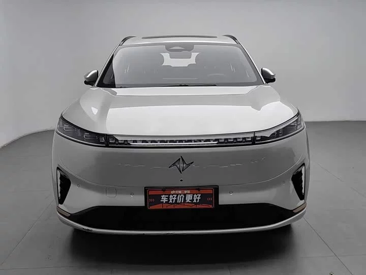 Dongfeng eπ008