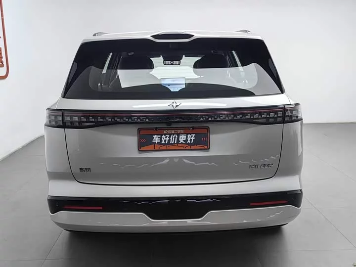 Dongfeng eπ008
