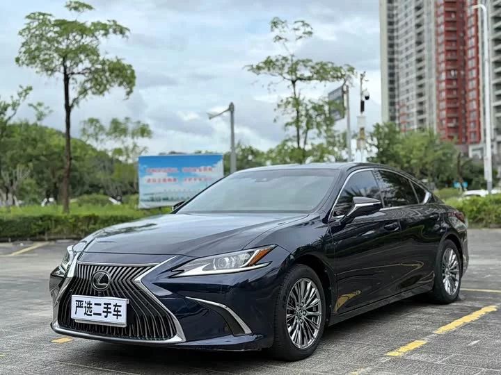 Lexus ES