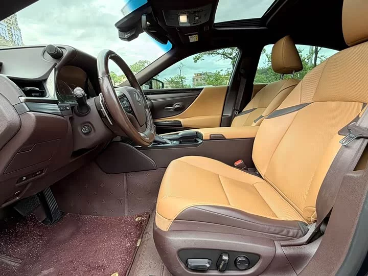 Lexus ES