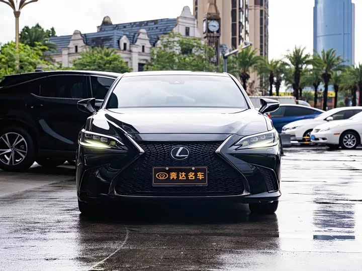 Lexus ES