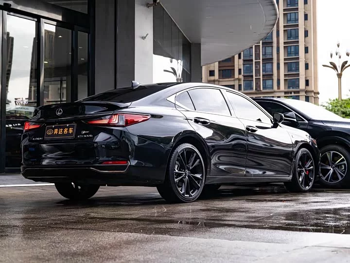 Lexus ES