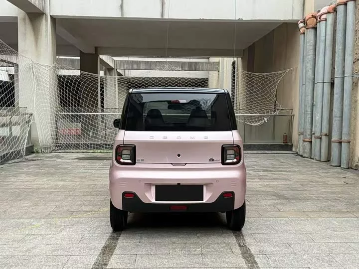 Geely panda