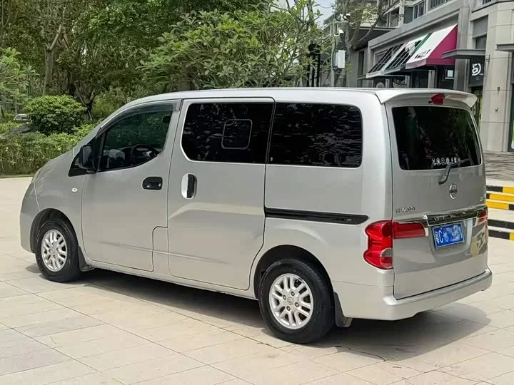 Nissan NV200
