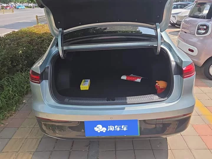 Roewe D6
