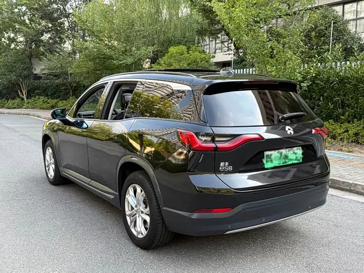 NIO ES8