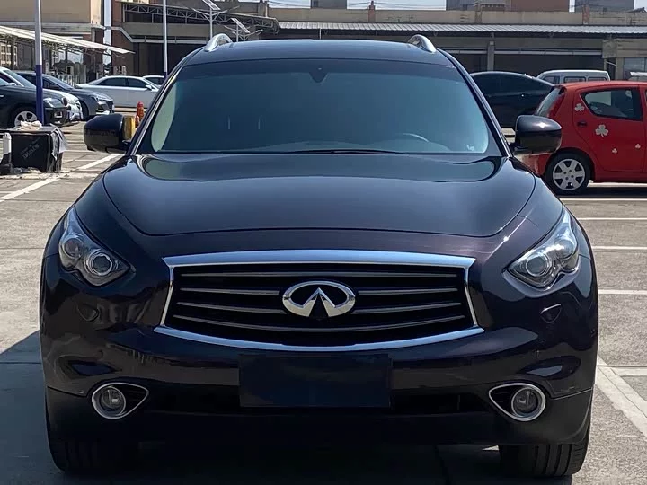 Infiniti QX70