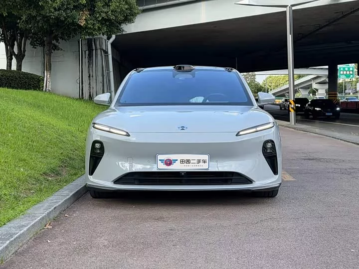 NIO ET5