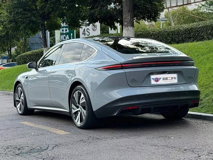 NIO ET5