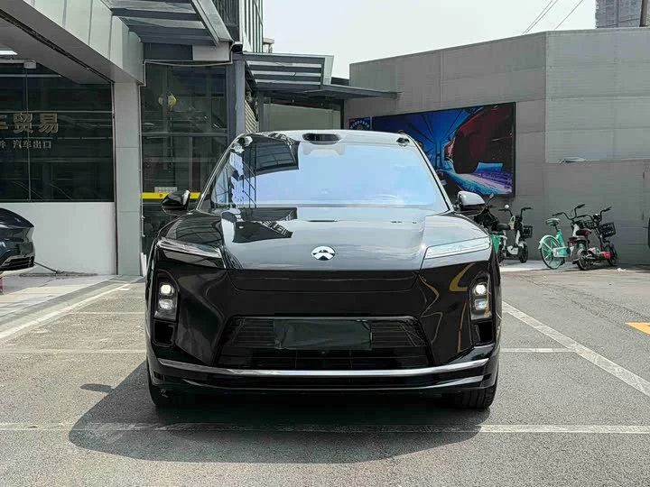 NIO ES8