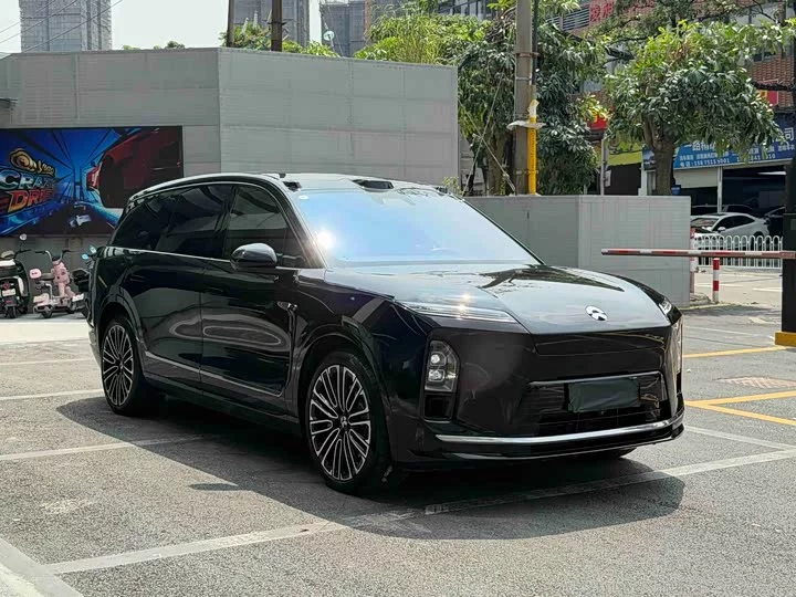 NIO ES8