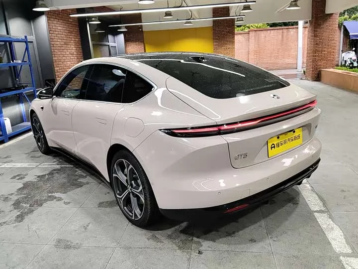 NIO ET5