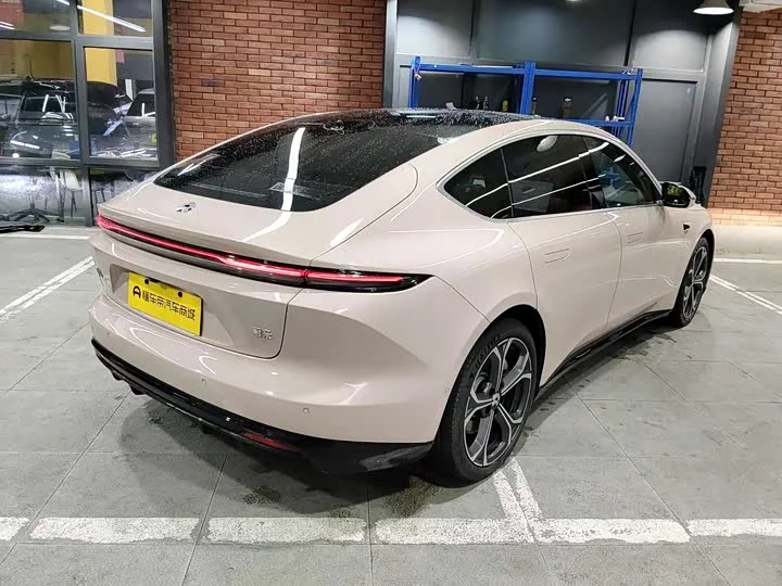 NIO ET5