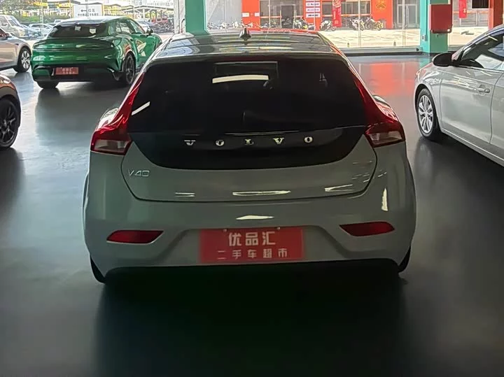 Volvo V40