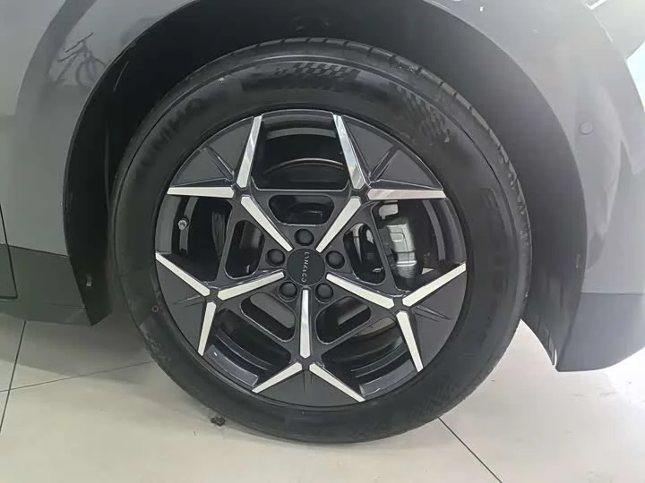 Lynk & Co Z20