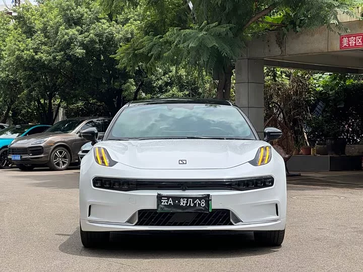 ZEEKR 001