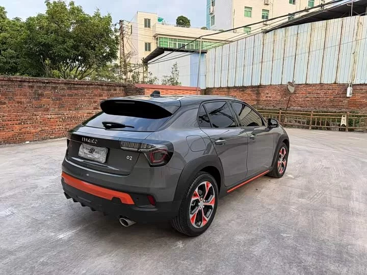 Lynk & Co 02