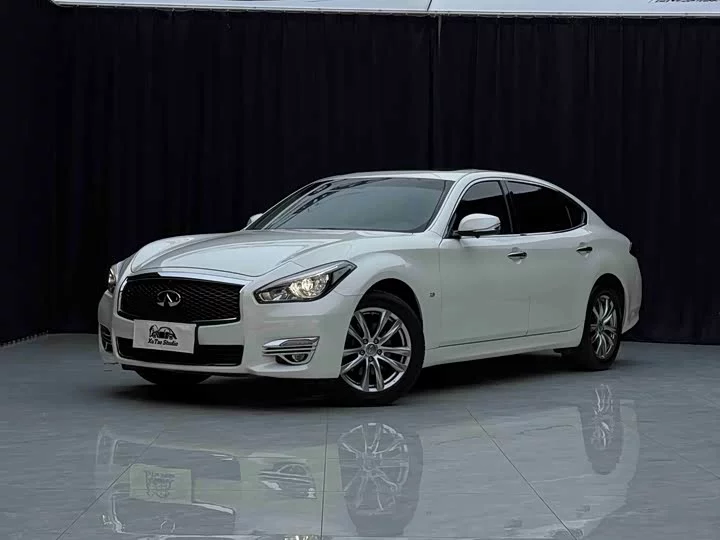 Infiniti Q70