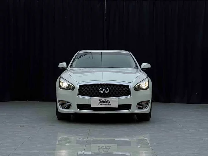 Infiniti Q70
