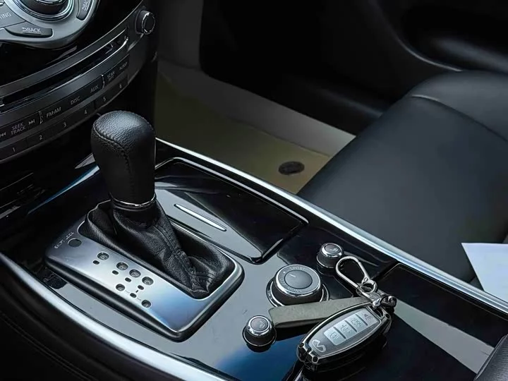 Infiniti Q70