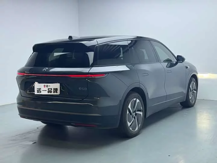 NIO ES8