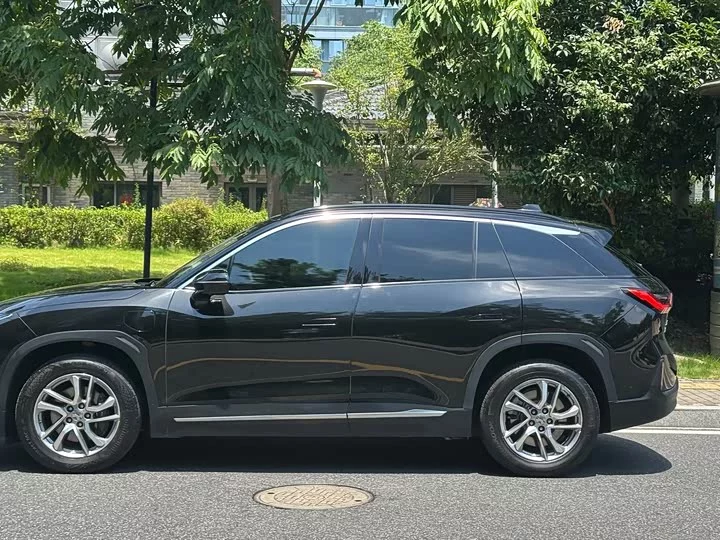 NIO ES6