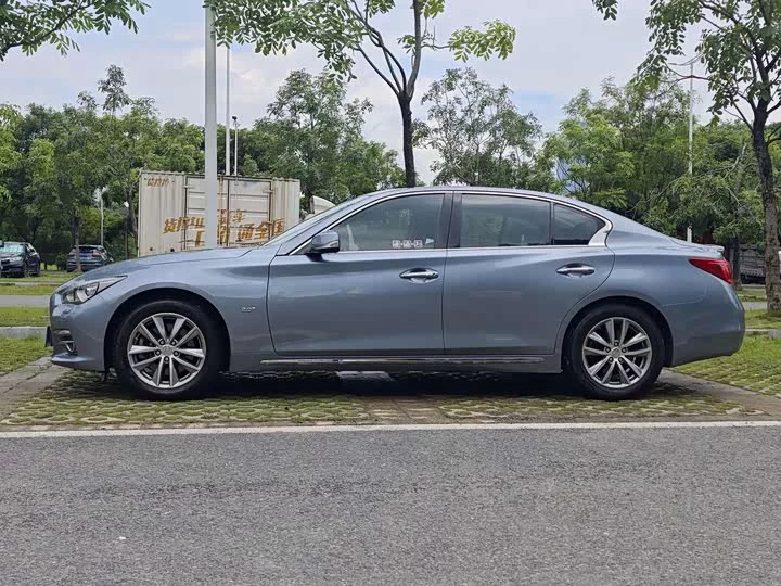 Infiniti Q50L