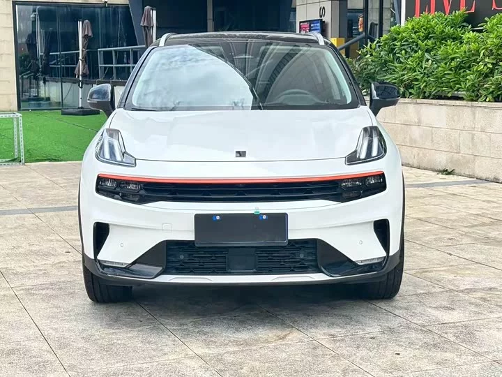 Lynk & Co 06