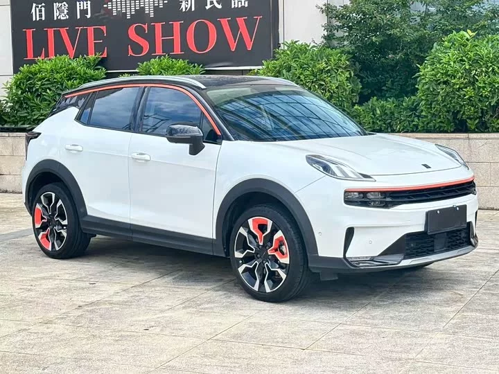 Lynk & Co 06