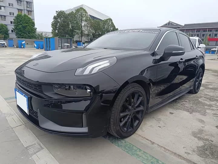 Lynk & Co 03